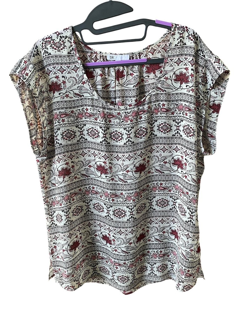 Floral Print Short Sleeve Top in Cream and burgundy.